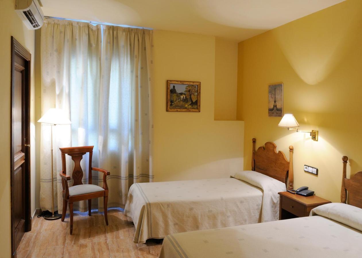 El Oasis Hotel 2*
